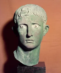 Hoofd van een Volledig Standbeeld van Keizer Augustus (63 v.Chr.-14 n.Chr.) gevonden nabij een Tempel van Overwinning in Meroë in Soedan, c.30-25 v.Chr.