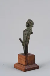 Herm met erecte fallus