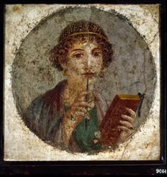 Portret van Sappho (of Sappho) Griekse dichteres. Romeinse vrouw met boek en pen (stylus of stijl), uit Pompeii, Napels, Italië
