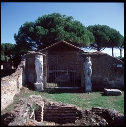 Romeinse kunst: uitzicht op de ruïnes van het heiligdom van de godheid Attis (of Atys), regio IV