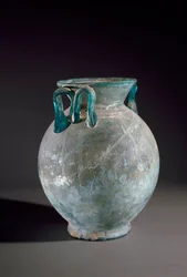Romeinse kunst: glazen vaas met handvat. Uit Pompeï, Italië. Nationaal Archeologisch Museum, Napels