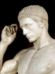 Romeinse kunst: marmeren beeldhouwwerk van Marcus Claudius Marcellus, neef van Augustus (detail)