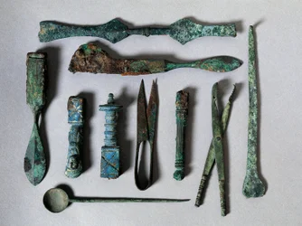 Romeinse kunst: set chirurgische instrumenten uit het Huis van de Chirurg in Pompeii. 1e eeuw v.Chr. Napels, Museo Archeologico Nazionale