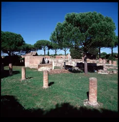 Romeinse kunst: uitzicht op de ruïnes van Campo della Magna Mater, regio IV