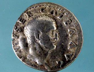Zilveren munt met de beeltenis van de Romeinse keizer Galba (5 v.Chr. - 69 n.Chr.). Collectie van het medagliere van Milaan.