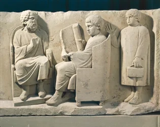 Stenen grafmonument met reliëf van Neumagen school met leraar en leerlingen, ca. 180