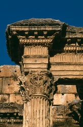 Tempel van Bacchus, detail van het hoofdgestel, Hoge Keizerlijke Periode 27 v.Chr.-395 n.Chr.