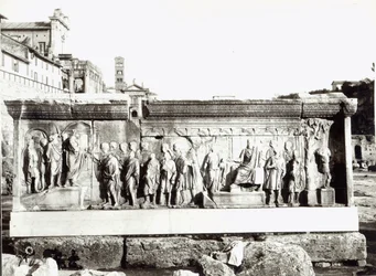 Pluteus van Trajanus met afbeeldingen van de Institutio Alimentaria