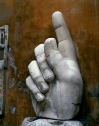 Rechterhand, van de Kolossus van Constantijn (marmer)