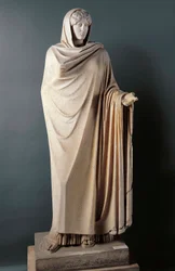 Romeinse kunst: ‘Aphrodite Sosandra’. Marmeren sculptuur uit de 1e eeuw naar een Grieks origineel van Calamis (Kalamis) uit de 5e eeuw v.Chr. Ontdekt in Baiae (Baia), Italië. Napels, Museo Archeologico Nazionale