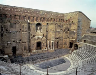 Romeinse kunst: uitzicht op het Romeinse theater van de stad Orange (Vaucluse)