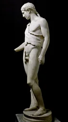 Standbeeld van Dionysos (Bacchus, Bacco). Marmeren sculptuur naar een origineel uit de 4e eeuw v.Chr. Uit de Villa van Hadrianus. Rome, Museo Nazionale Romano