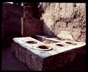 Thermopolium marmeren toonbank