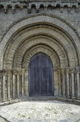 12e-eeuwse kerk met een mooie Poitevine-gevel (Romaanse stijl). Chaize-Giraud in Vendée (85)