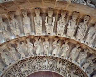 (detail)