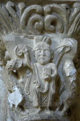 Romaans kunst: detail van een kapiteel van de kerk van Saint Blaise, Lacommande (Atlantische Pyreneeën)