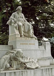 Monument ter ere van de Duitse componist Johannes Brahms