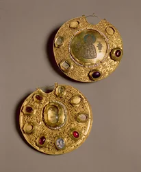 Kolt Medaillon, Ryazan (goud met parels, email en edelstenen)