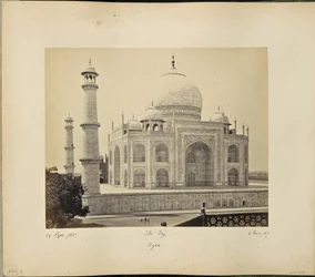 Agra; de Taj, vanuit de hoek van het vierkant