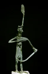 Sardijnse nuragische cultuur: bronzen beeldje van een boogschutter. 8e-7e eeuw v.Chr., Cagliari, Museo Nazionale Archeologico, Sardinië, Italië
