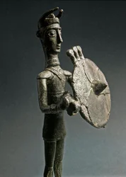 Nuragische cultuur (nuraghi) Sardinië: bronzen beeldje van krijger met schild