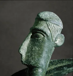 Sardijnse nuragencultuur (nuraghi): bronzen krijgershoofd. 8e-7e eeuw v.Chr. Cagliari, Museo Nazionale Archeologico, Sardinië, Italië