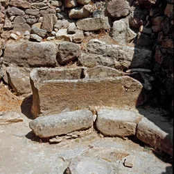 Nuragische cultuur: ruïnes van de nuragische stad op de megalithische site van Su Nuraxi: een van de woningen. 1100-1050 v.Chr. Barumini, Sardinië, Italië