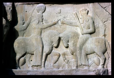 Reliëf met de inhuldiging van koning Ardashir I, stichter van het Sassanidische rijk in het oude Perzië