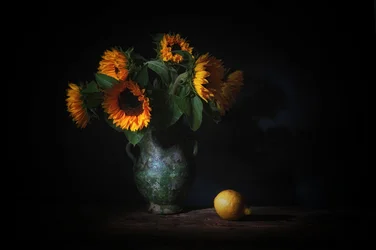 Dramatische zonnebloemen en citroen