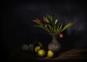 Stilleven met peren en tulpen