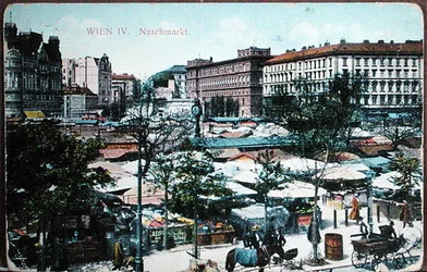 Ansichtkaart die de Naschmarkt (voedselmarkt) in Wenen afbeeldt, c.1915