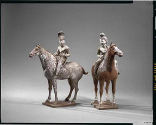 Twee ruiterfiguren, Tang-dynastie (aardewerk met pigmenten)