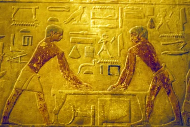 Oud Egypte, Muurgravure/schildering, Mastaba/Graf van Ti, 5e Dynastie, Saqqara, Werkers die hout polijsten