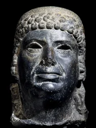 Hoofd van Cleopatra III, basaltbeeld. Egyptische beschaving, Ptolemeïsche periode, 2e eeuw v.Chr.