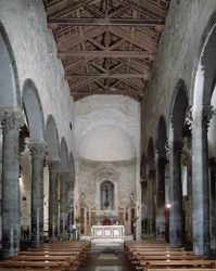 Interieur van de kerk van de apostelen