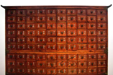 Houten medisch meubilair, Joseon-periode, Korea, collectie Kim Chong-hak. Nationaal Museum van Korea, Seoel, Republiek Korea, 2006.