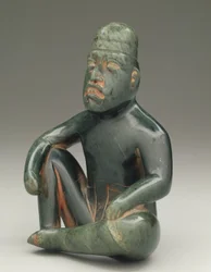 Zittend figuur met opgetrokken knie, Hoogland Olmec, San Martin Texmelucan