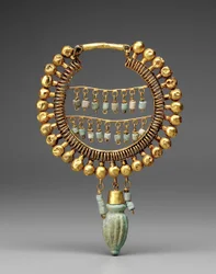 Oorbellen, 550-330 v.Chr. (goud en faience)