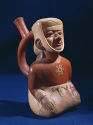 Vaas in de vorm van een knielende vrouw, Mochica, 200-800AD (keramiek)