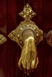 Deurklopper in de vorm van een hand (detail)