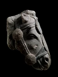Paardenhoofd, stenen sculptuur uit Fuente la Higuera
