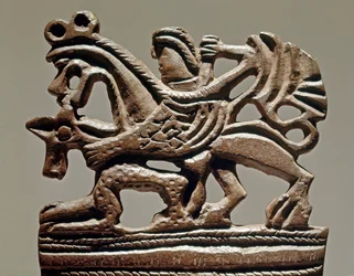 Scythische kunst: Apollo op een griffioen - 4e eeuw v.Chr. - Bronzen tankornament - Hermitage Museum, Sint-Petersburg