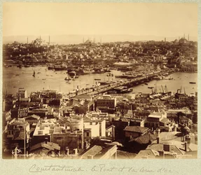 Panorama met uitzicht op Istanbul en de rivier de Bosporus, ca. 1890
