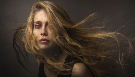 Indrukwekkend, door de wind geteisterd portret