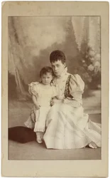 Grootvorstin Xenia Alexandrovna van Rusland met dochter Irina, ca. 1882