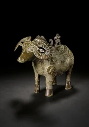 Rituele wijnvat in de vorm van een ram, Gong, late Shang-dynastie