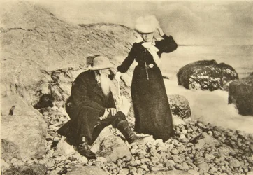 De Russische schrijver Leo Tolstoj en zijn vrouw Sophia bij de Zwarte Zee, Krim, Rusland, 1902