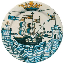 Gedecoreerd bord met tekeningen van galeien en kastelen bekroond met een kroon