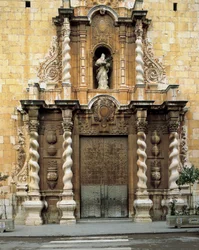 Detail van de gevel van de kerk van San Bartolome, Benicarlo, Spanje, gebouwd in de 18e eeuw