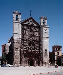 Isabelijnse gotische kunst: uitzicht op de kloosterkerk van St. Paul (San Pablo) 1445-1616 in Valladolid